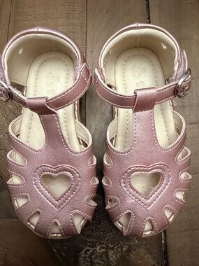 Girls Metallic Pink Heart Cutout T-Strap Sandals